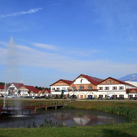 Hotel Hamburg-Wittenburg Van Der Valk Bagian luar foto