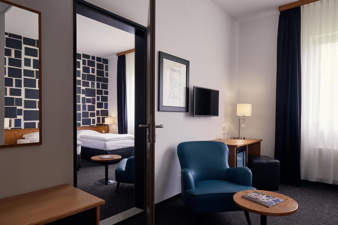 Hotel Hamburg-Wittenburg Van Der Valk Bagian luar foto