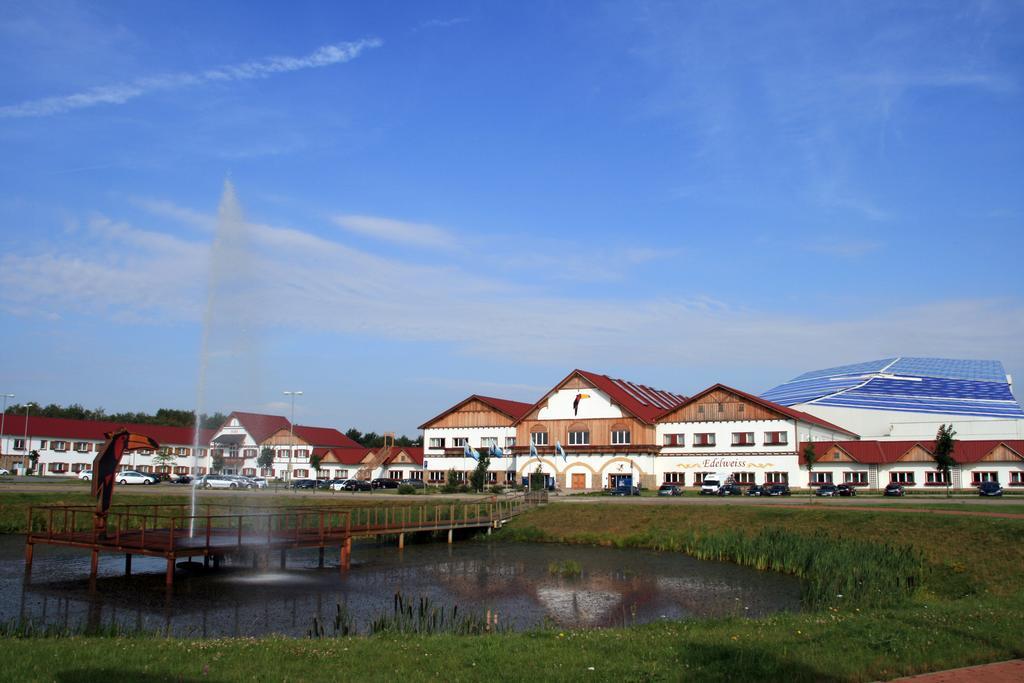 Hotel Hamburg-Wittenburg Van Der Valk Bagian luar foto