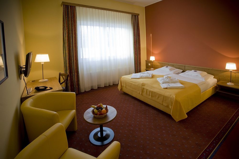 Hotel Hamburg-Wittenburg Van Der Valk Bagian luar foto